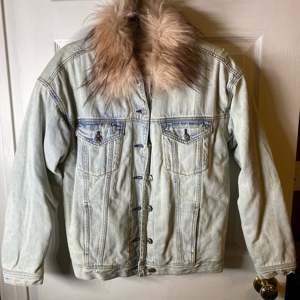 AMERICAN EAGLE Denim Jacket with Fur NWT SMALL